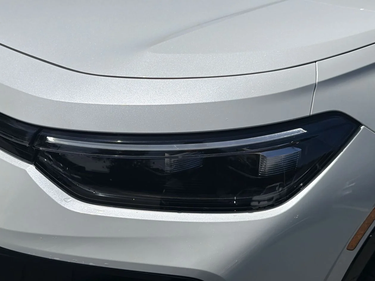 New 2026 White/off-white Volkswagen 2.0T SE R-Line Black image 9
