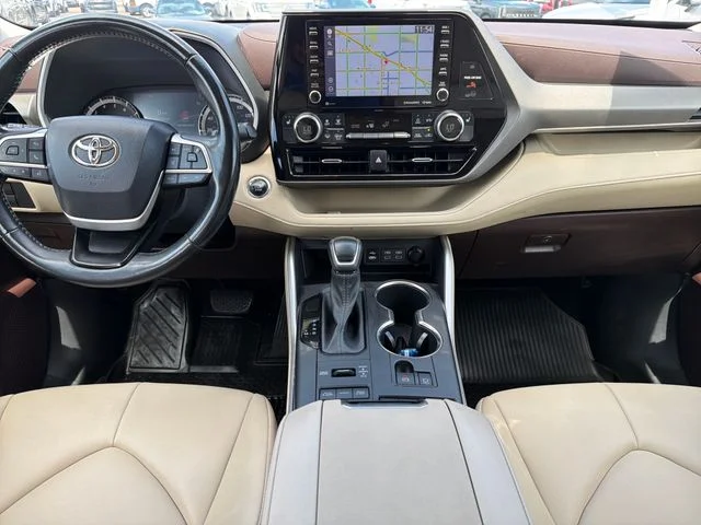 Used 2022  Toyota XLE image 9