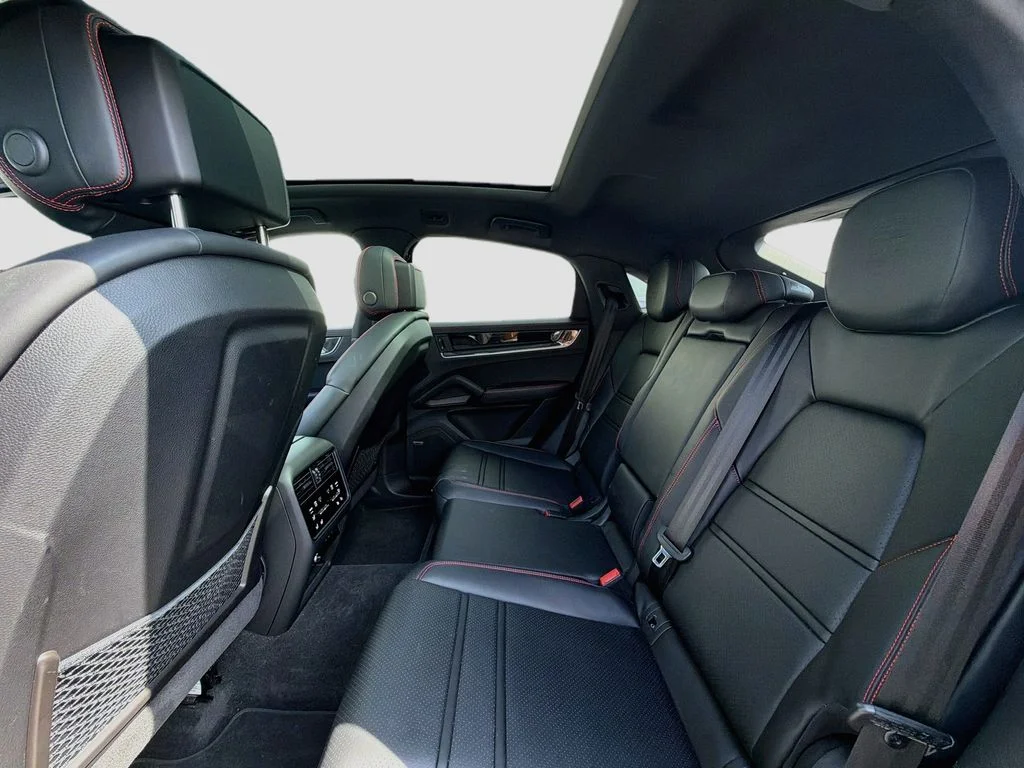 Used 2024  Porsche Base image 25