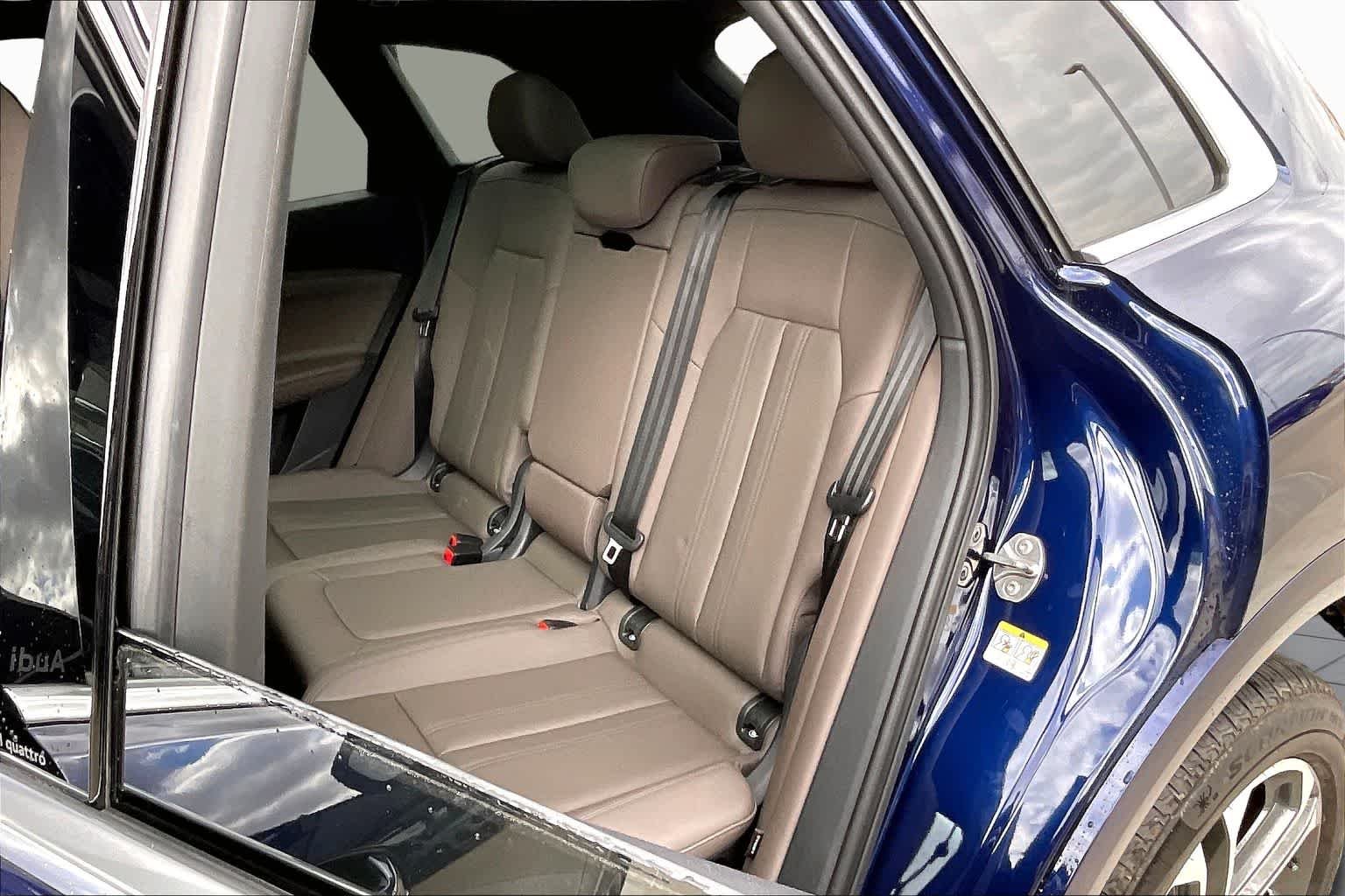 Used 2025 Navarra Blue Metallic Audi Premium image 18