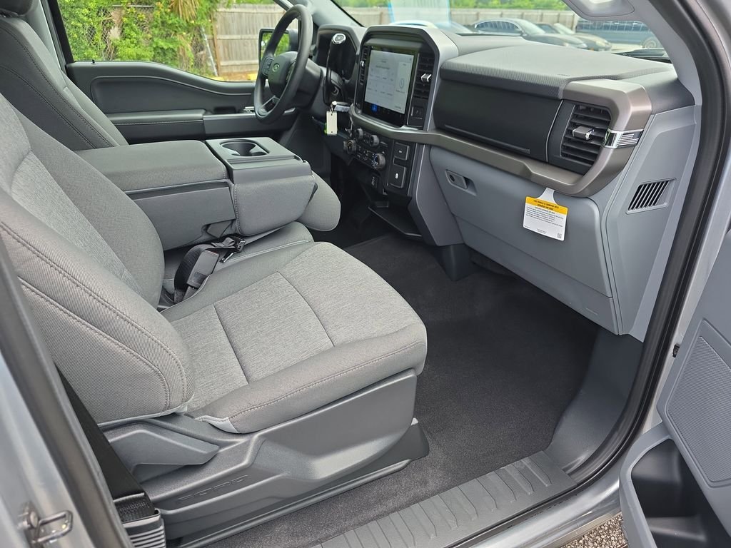 Used 2025 Silver Ford XLT image 32