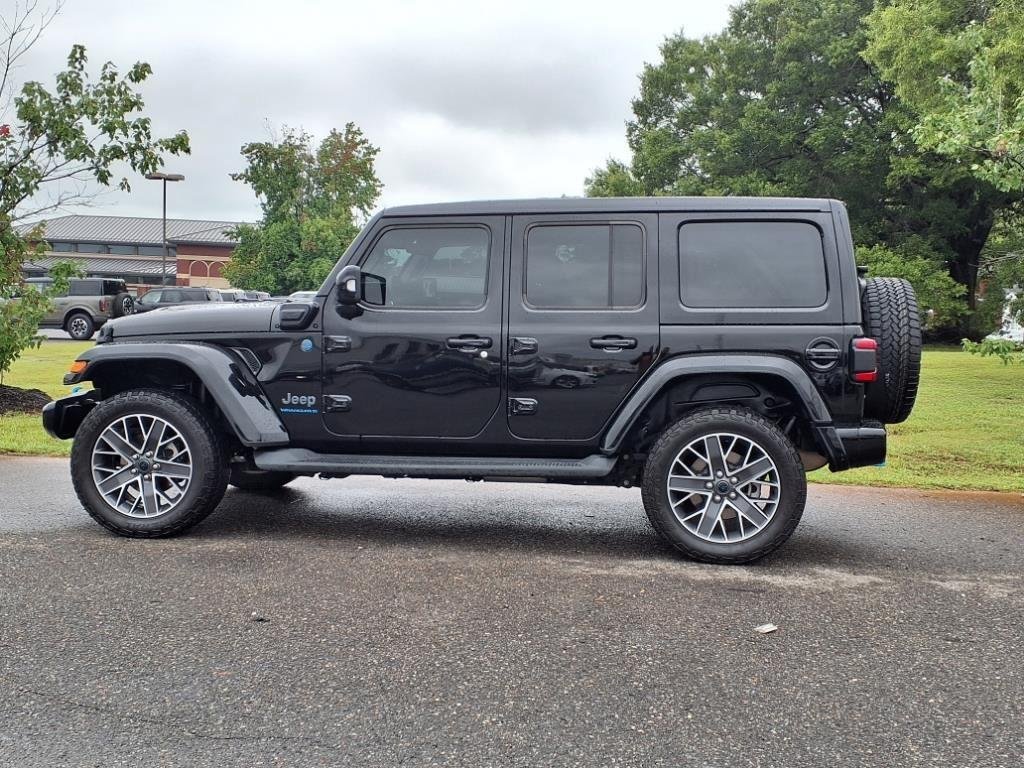 Used 2024 Black Clearcoat Jeep High Altitude image 17