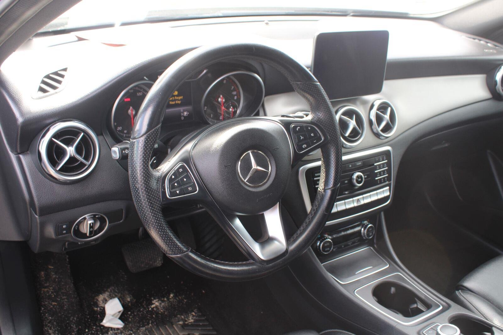 Used 2019 Night Black Mercedes-Benz GLA 250 image 9