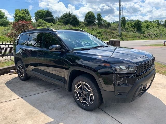New 2026 Diamond Black Crystal Pearl-Coat Exterior Paint Jeep Laredo image 9