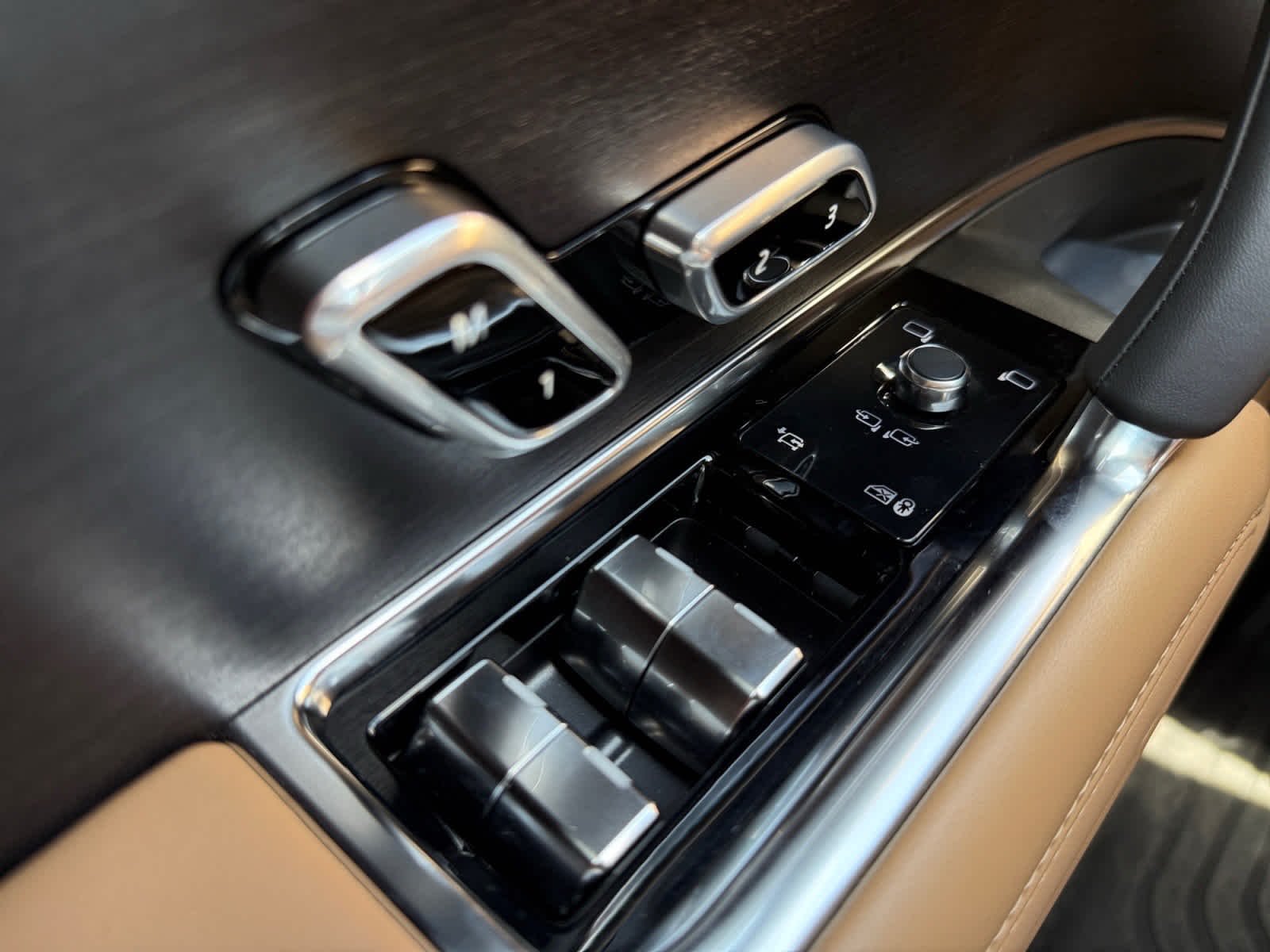 2025 Land Rover Range Rover SE - Photo 27