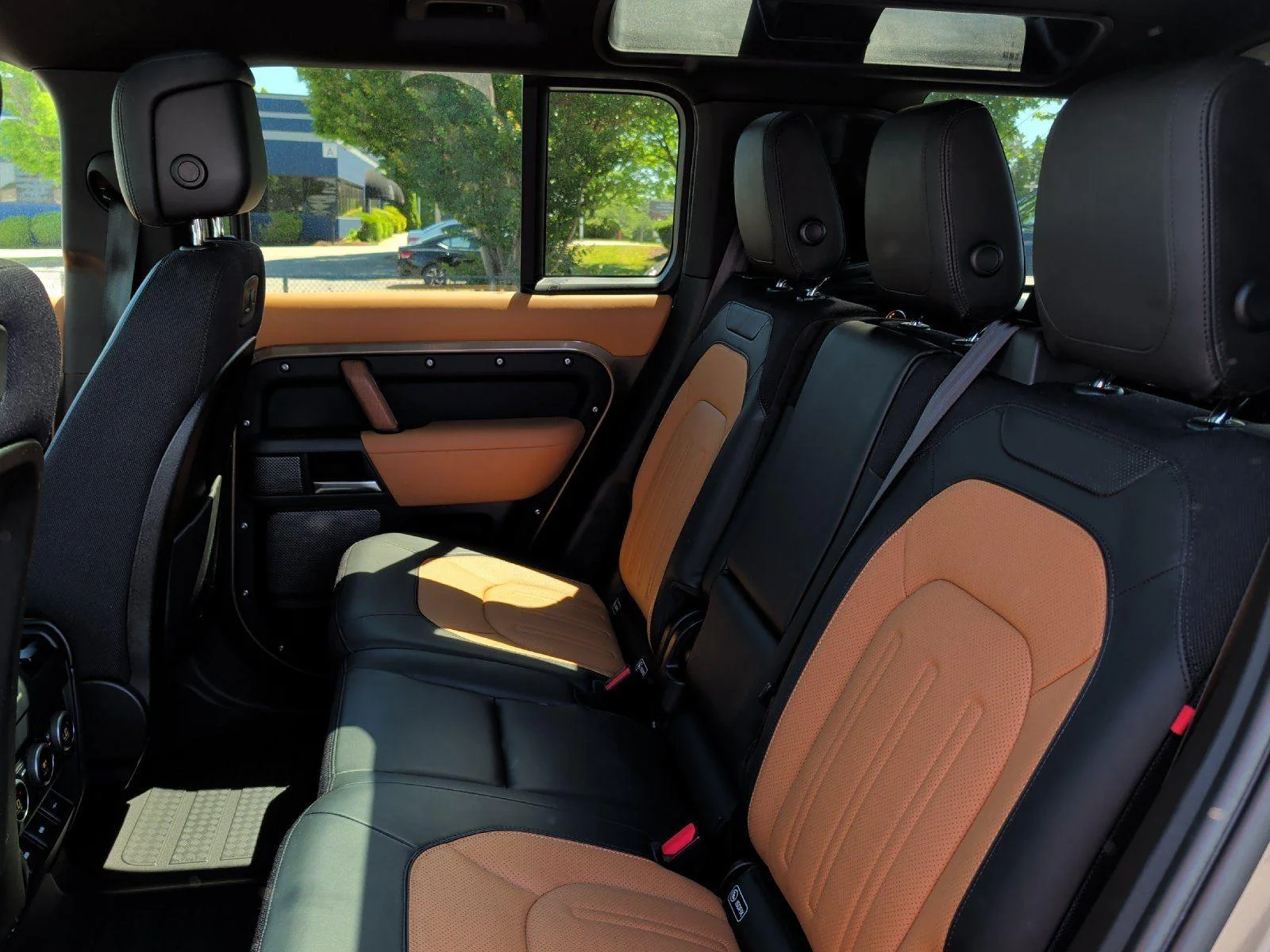 Used 2020 Eiger Grey Metallic Land Rover X image 34