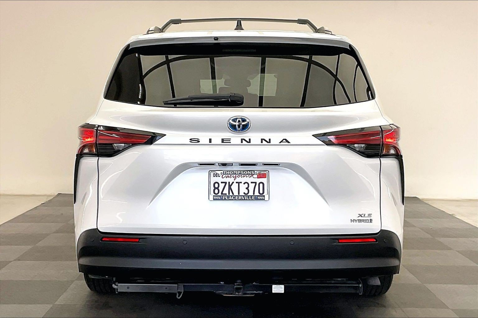 Used 2022 Wind Chill Pearl Toyota XLE image 3
