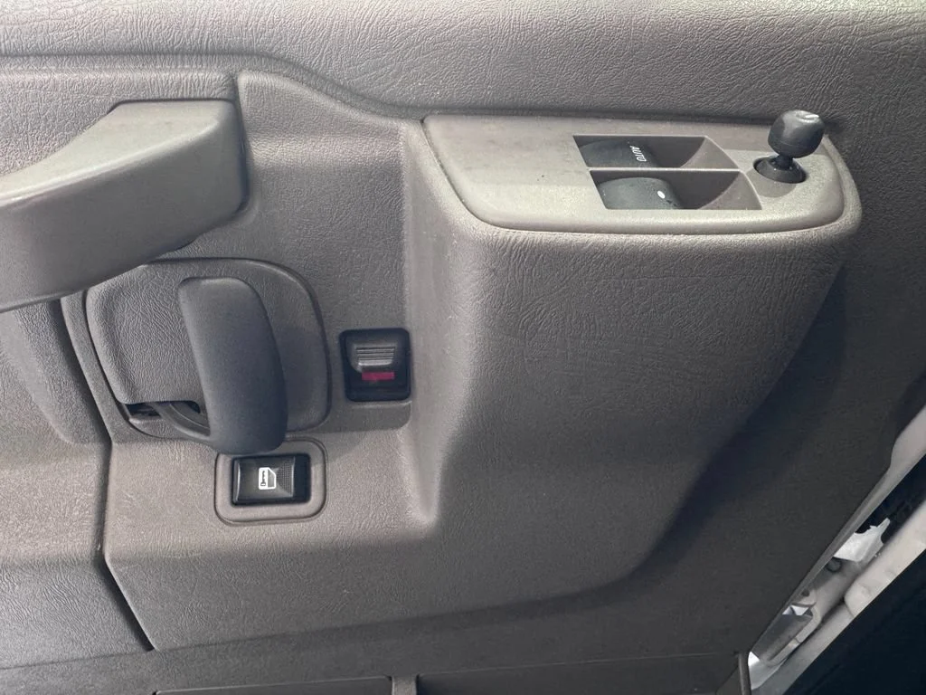 2024 Chevrolet Express Cargo Work Van - Photo 20