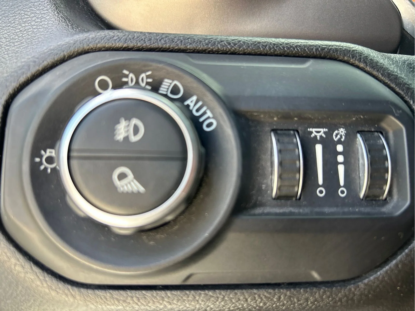 Used 2020 Bright White Clearcoat Jeep Sport image 25
