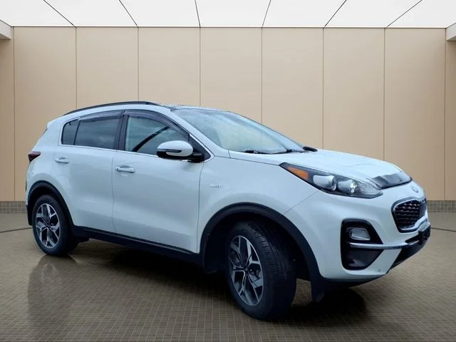 Used 2022 White Kia EX image 4