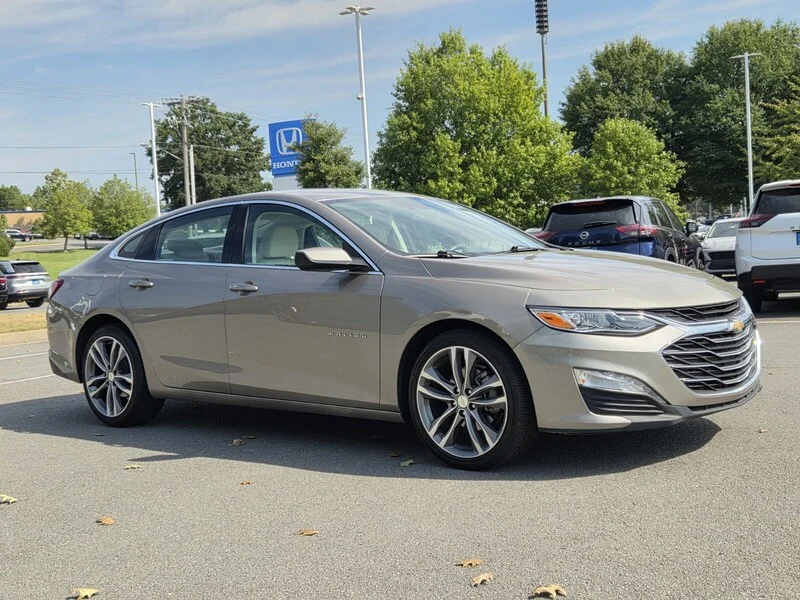 Used 2024 Mineral Gray Metallic CHEVROLET LT image 4