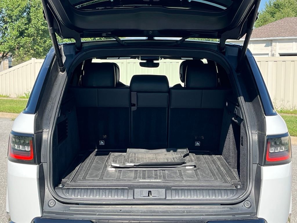 Used 2022 White Land Rover HSE Silver Edition image 27