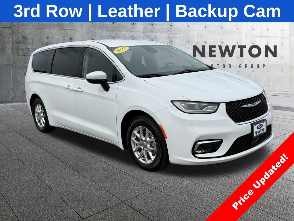 2023 Chrysler Pacifica Touring L's photo