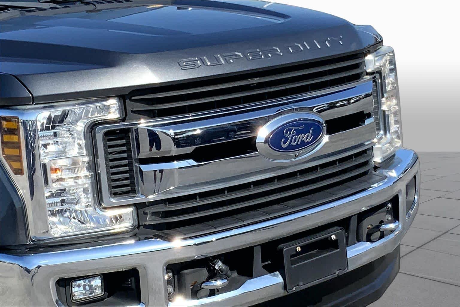 Used 2018 Magnetic Metallic Ford XLT image 26