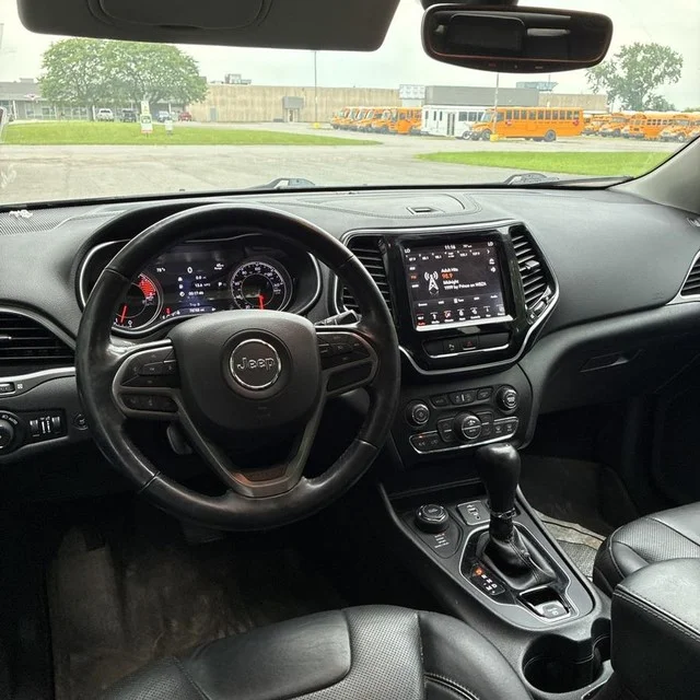 Used 2019 Gray Jeep Limited image 9
