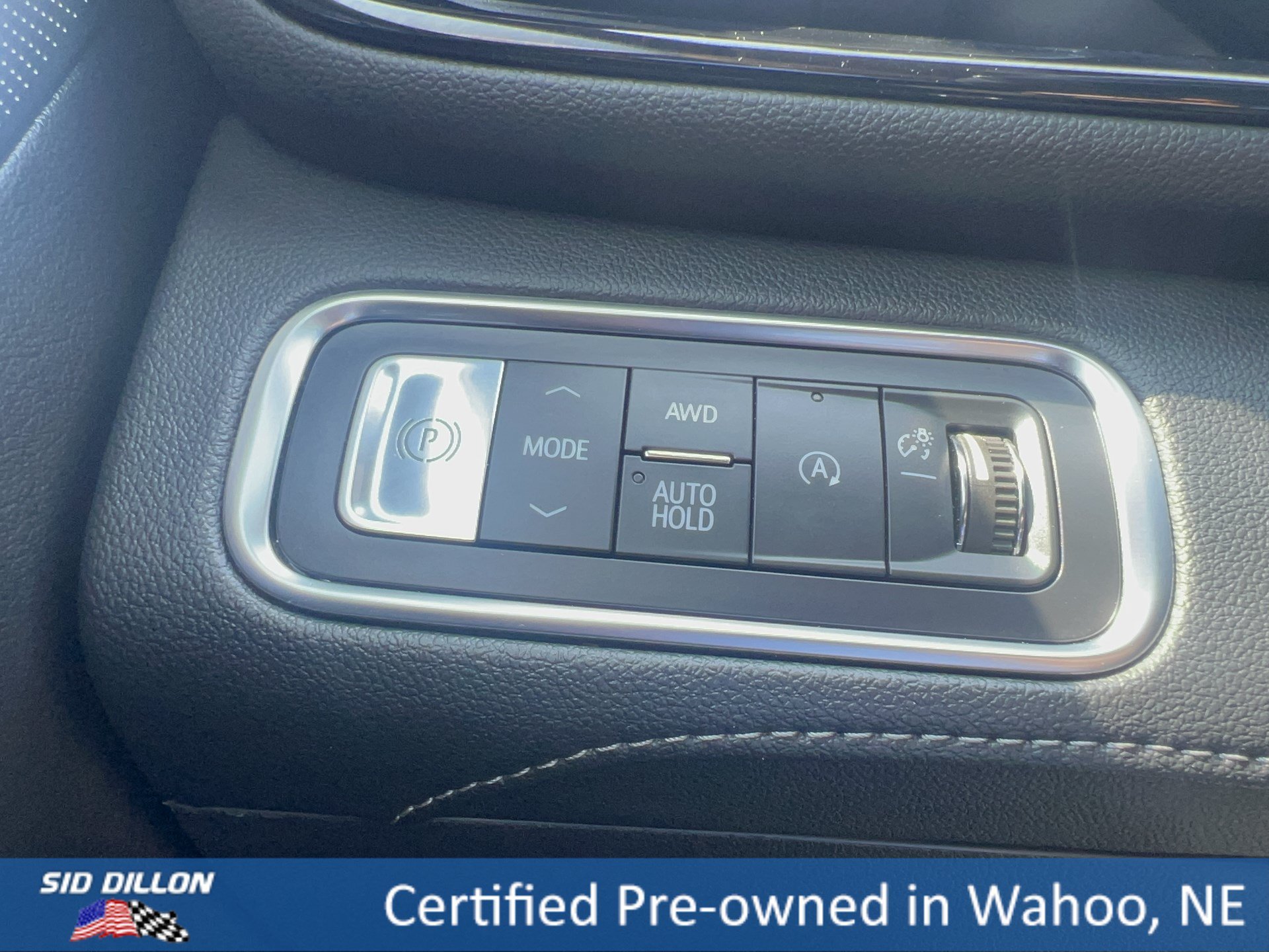 Used 2025 White Frost Tricoat Buick Avenir image 13