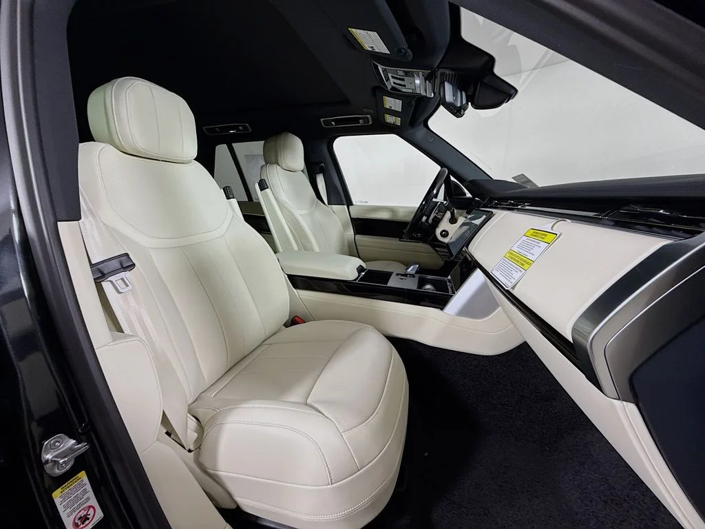 New 2026 Santorini Black Land Rover SE image 30