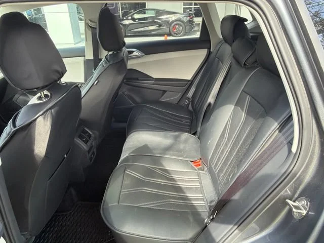 2025 Volkswagen Taos SE - Photo 8