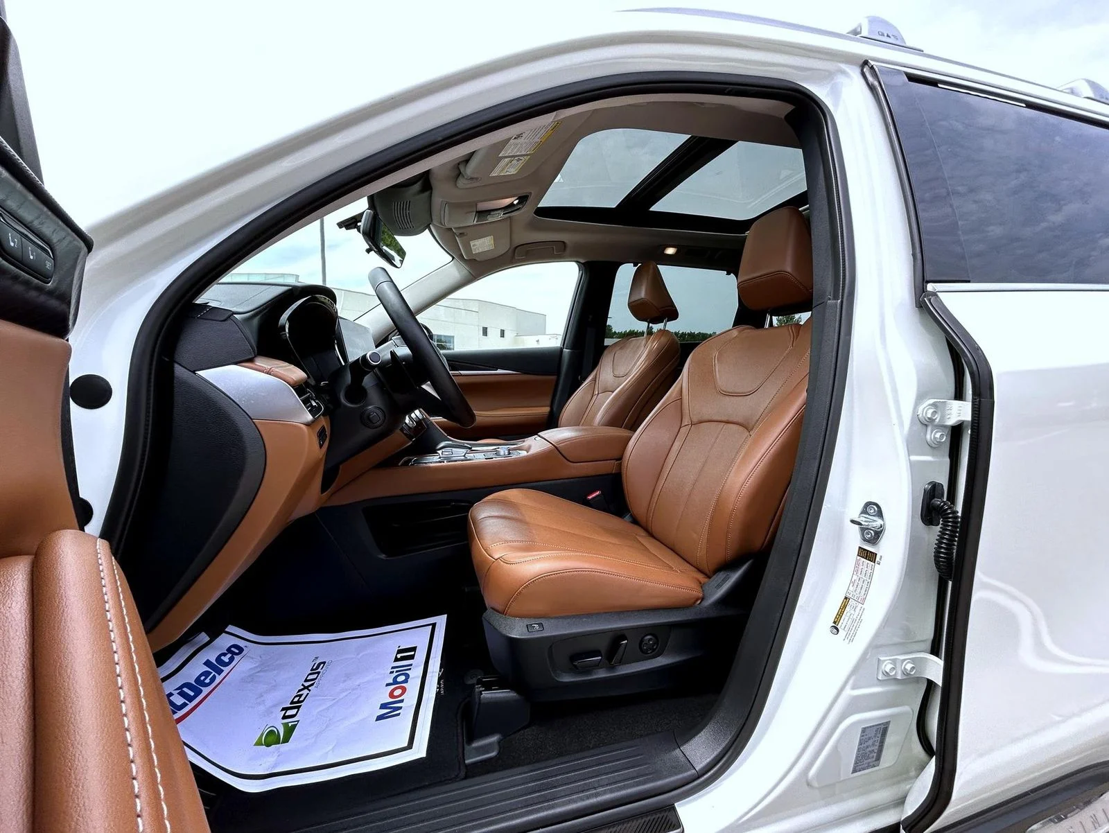 Certified Used 2023 White INFINITI Sensory image 10
