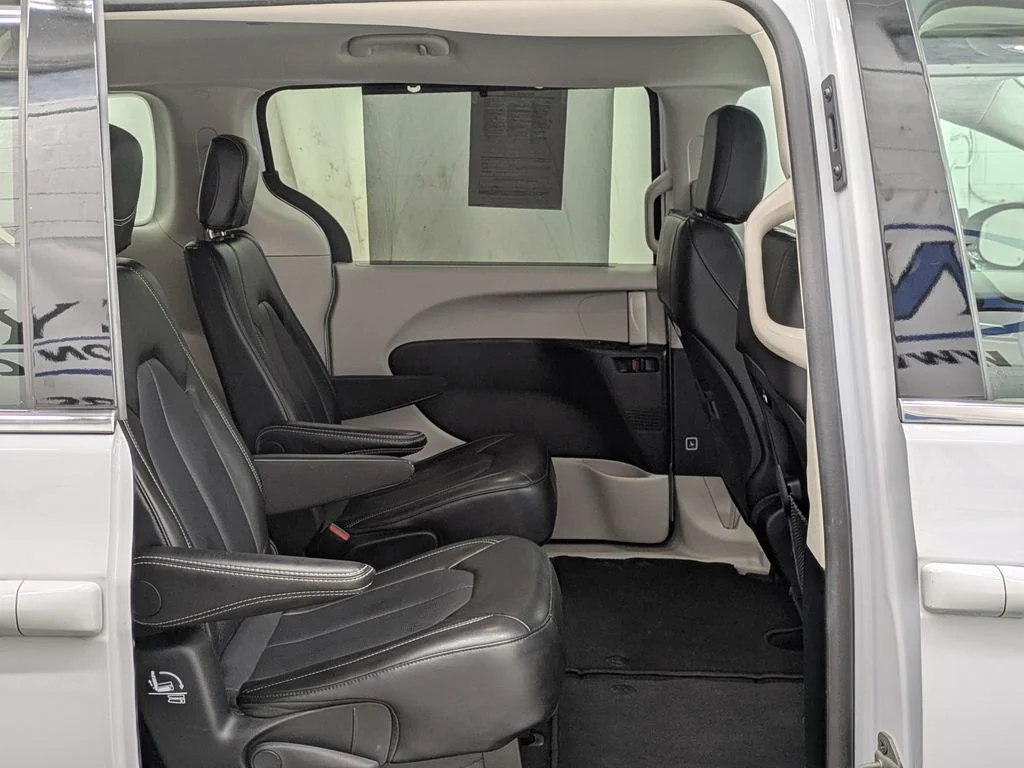 Used 2024 White Chrysler Touring L image 27