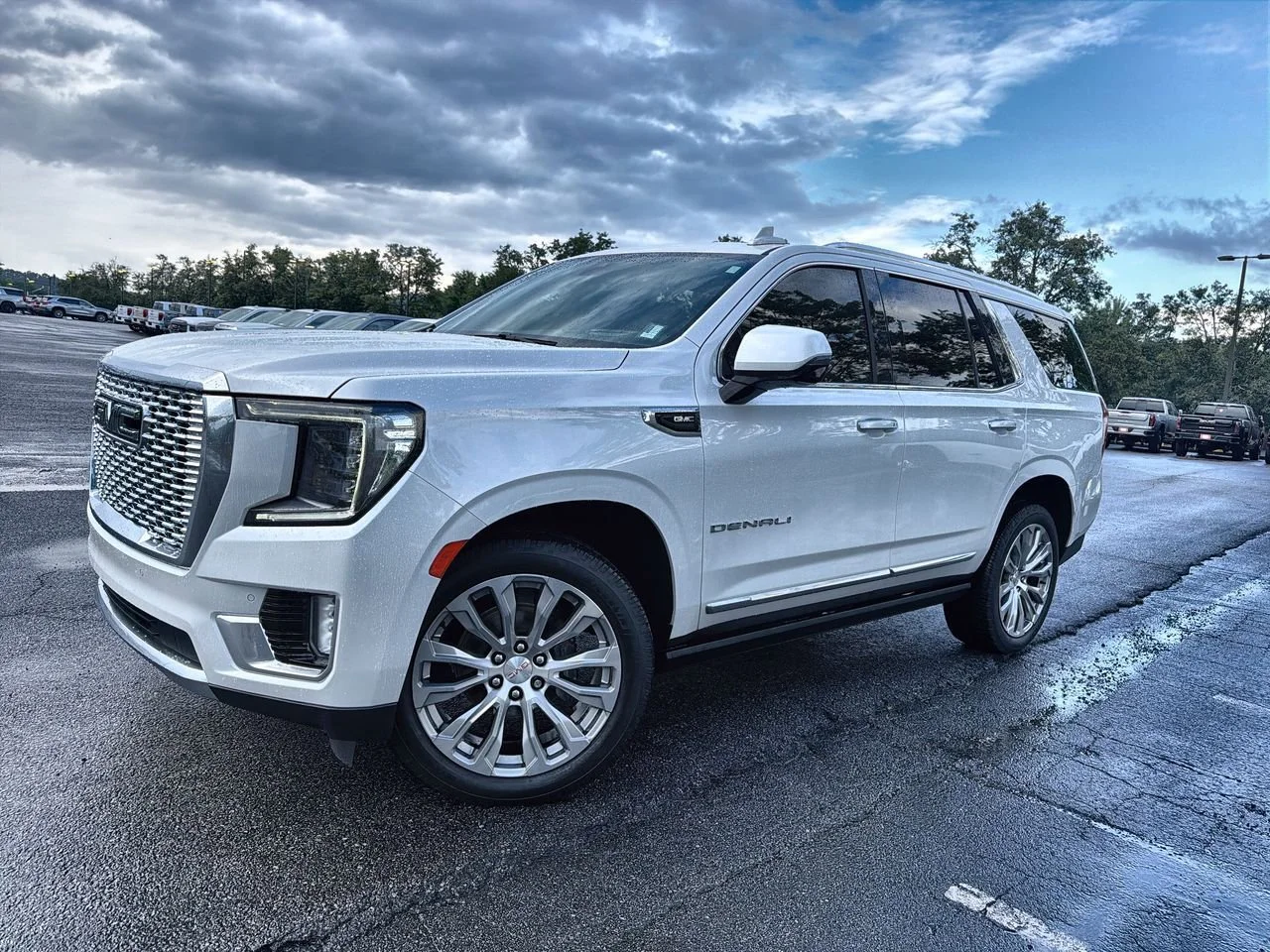 Used 2022 White Frost Tricoat GMC Denali image 1