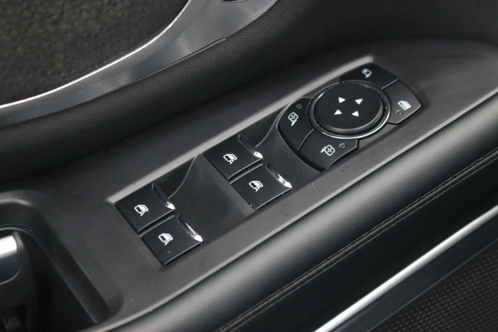 Used 2025 White Ford Tremor image 18