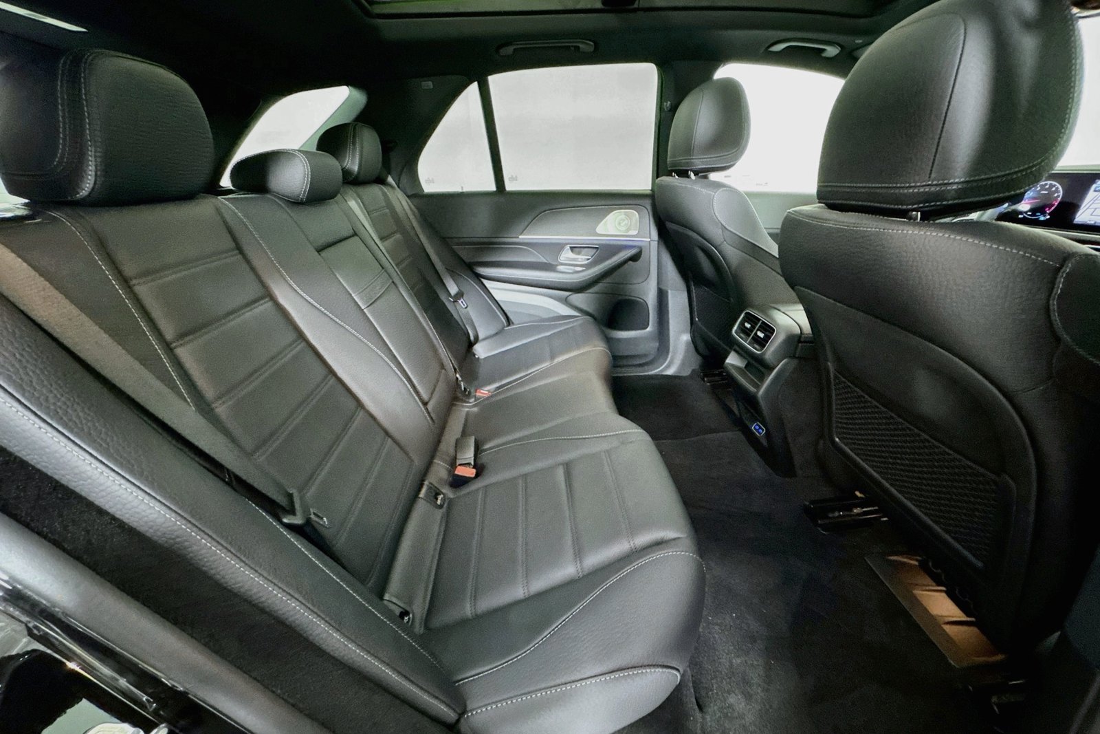 New 2026 Obsidian Black Metallic Mercedes-Benz GLE 580 image 26