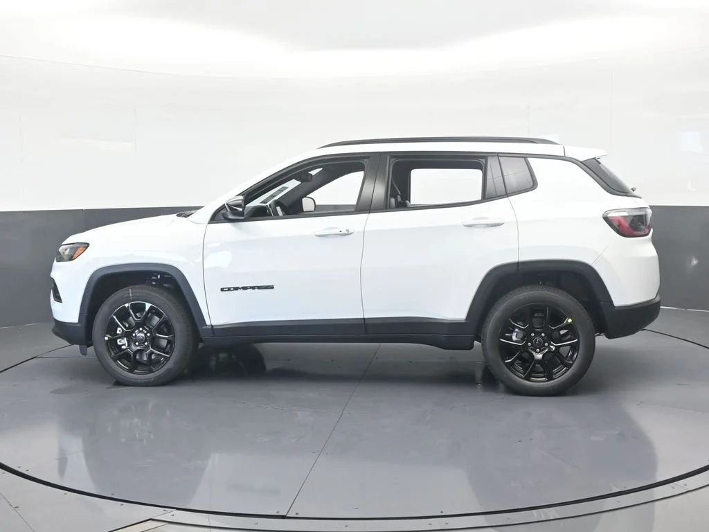 New 2026 Bright White Clear-Coat Exterior Paint Jeep Latitude image 3