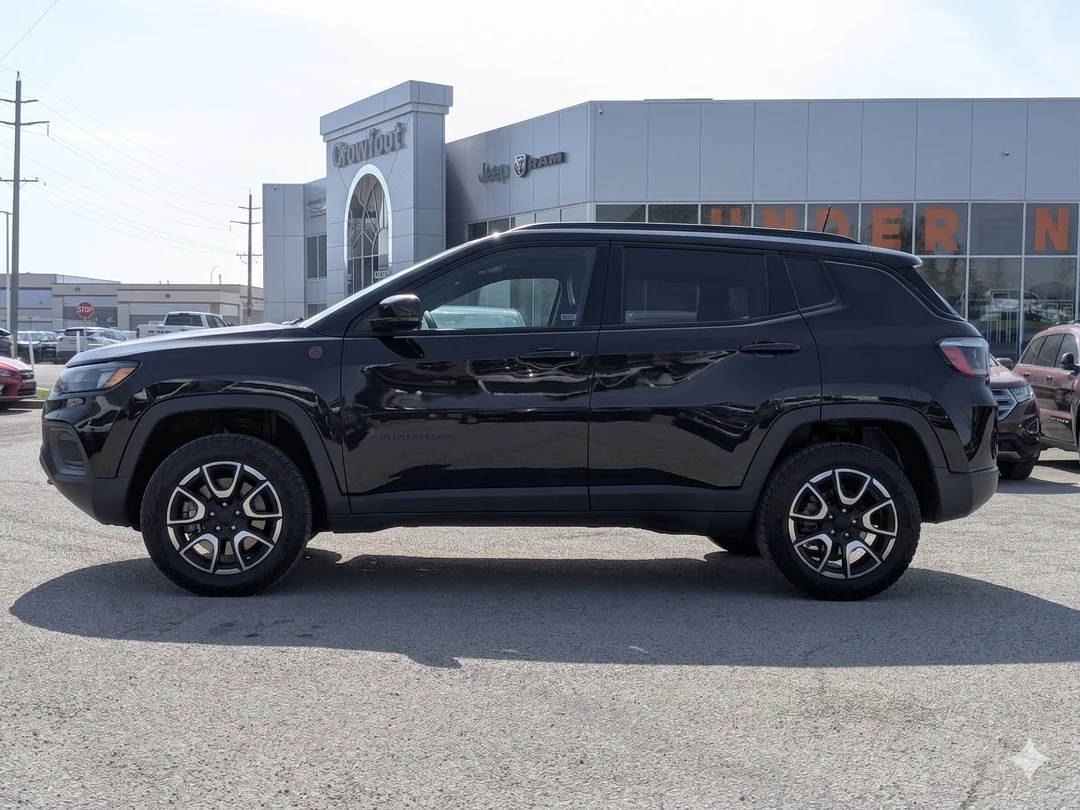 Certified Used 2024 Black Jeep Trailhawk - - 4x4 - Leather - Sun & Sound Grp - Alpine Audio - NAV & More! image 5
