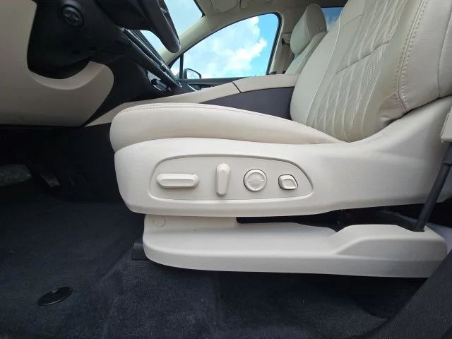 Used 2023 Green Buick Avenir image 25