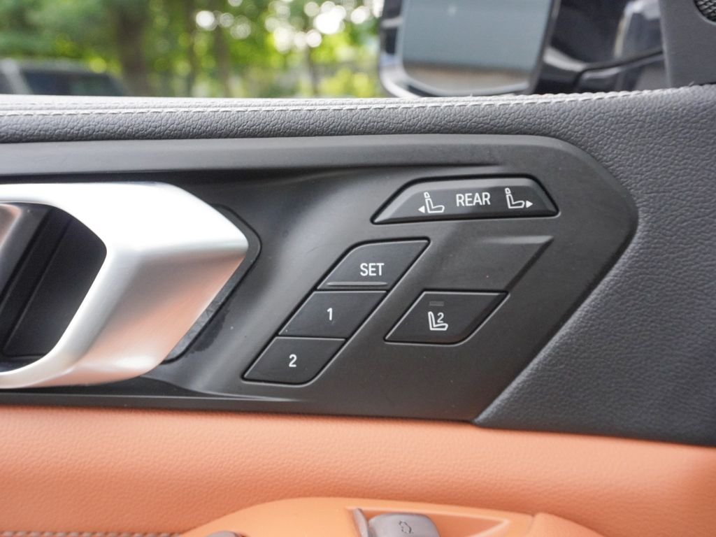 Used 2022 Gray BMW xDrive40i image 42