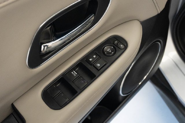 Used 2022 Silver Honda EX-L image 5