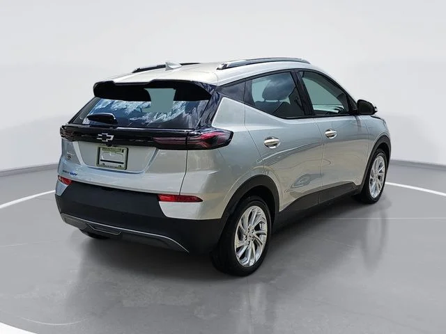 Used 2023 Silver Chevrolet LT image 3