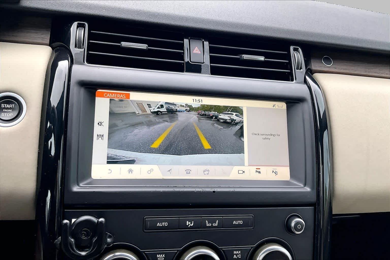 Used 2019 Fuji White Land Rover SE image 30