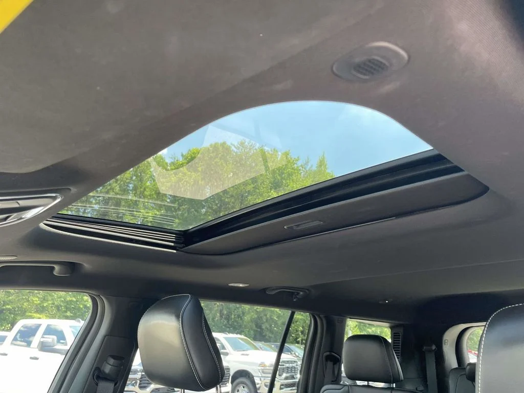 Used 2023 Black Jeep Altitude image 28