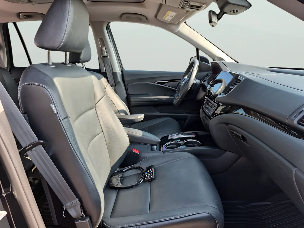 Used 2022 Black Honda Touring image 39