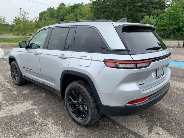 New 2026 Silver Zynith Jeep Altitude image 3