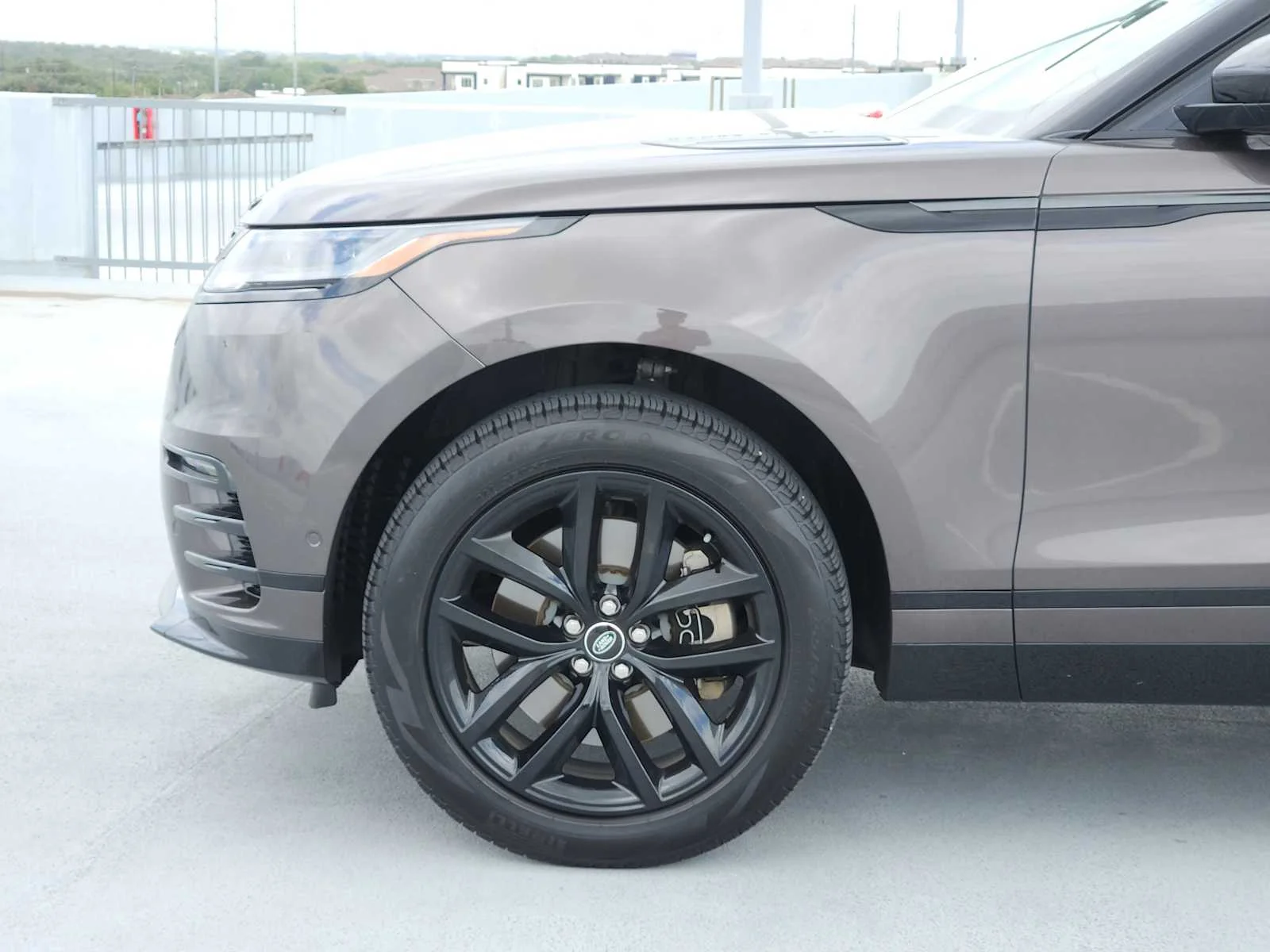 Certified Used 2026 Charente Grey Premium Metallic Land Rover Dynamic SE image 9