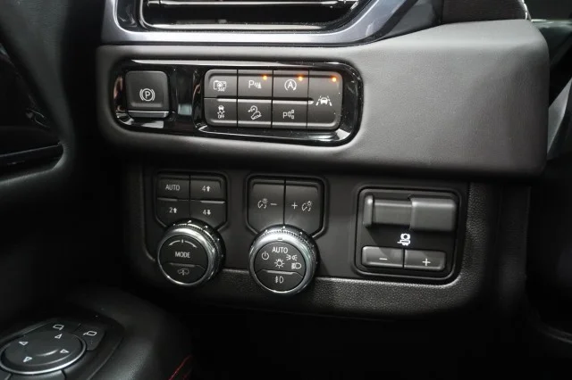 2026 GMC Yukon AT4 Ultimate - Photo 36