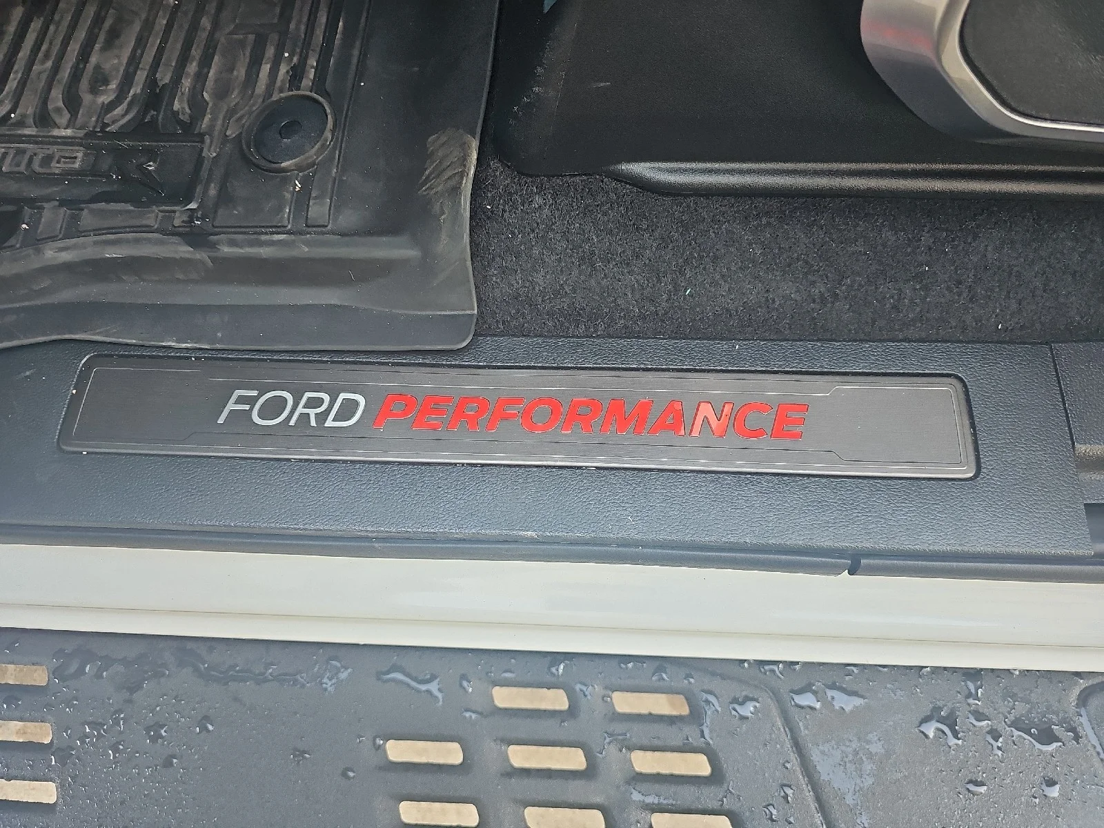 Used 2024  Ford Raptor image 21