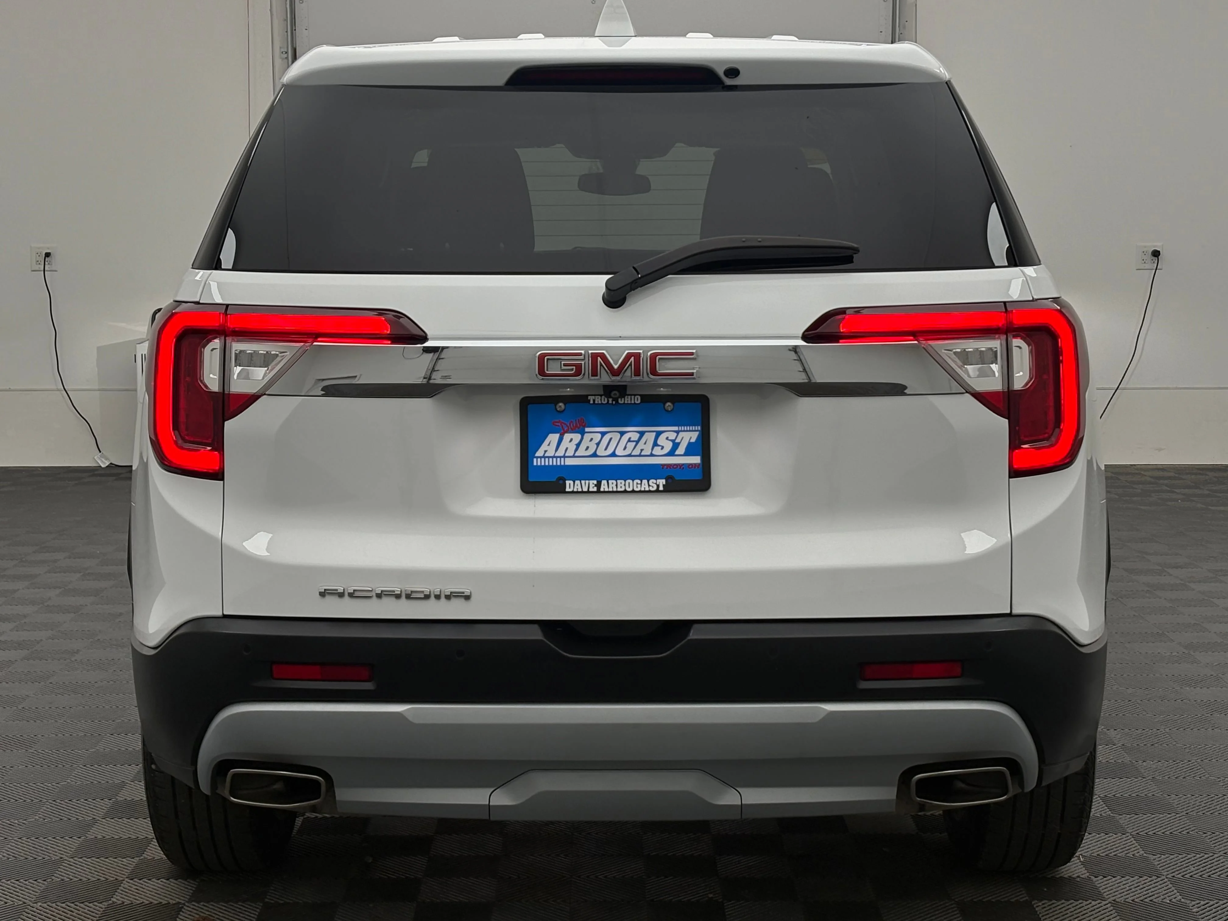 Used 2023 Summit White GMC SLE image 6