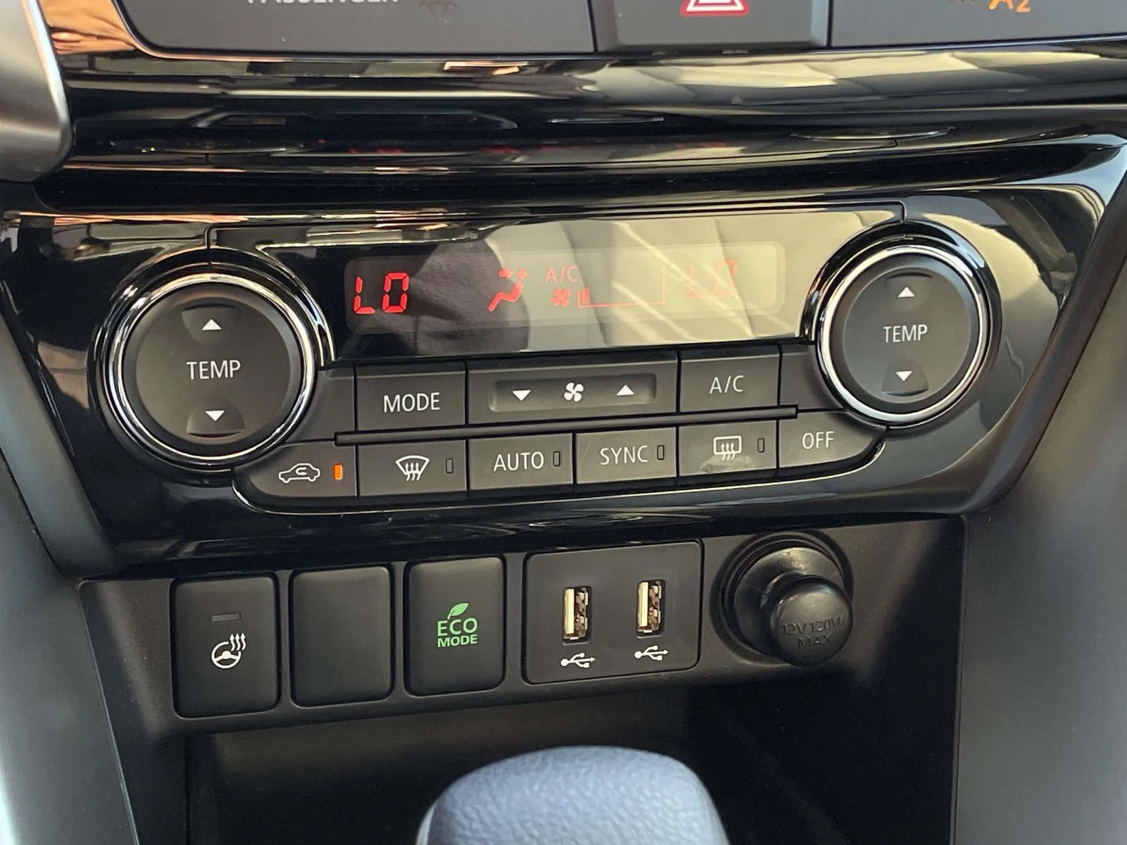 Used 2024 Mercury Gray Metallic Mitsubishi SEL image 19