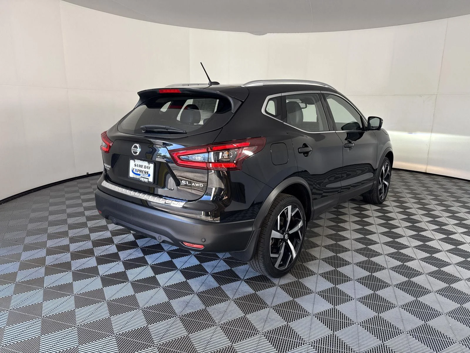 Used 2020 Magnetic Black Pearl Nissan SL image 8