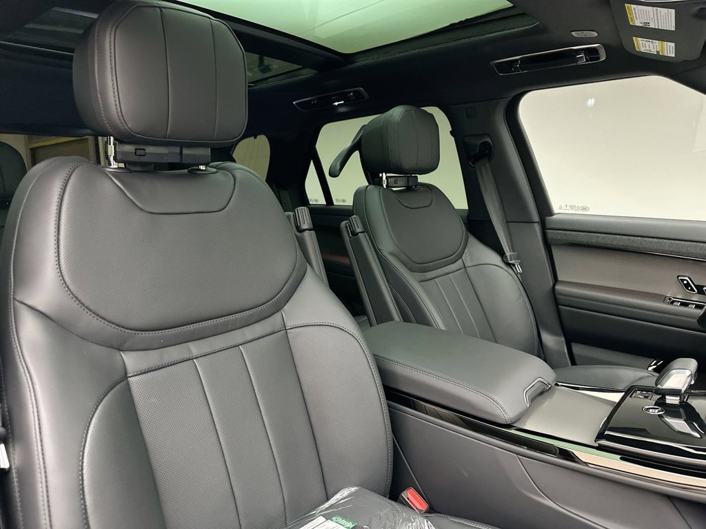 New 2027 Santorini Black Land Rover SE image 6
