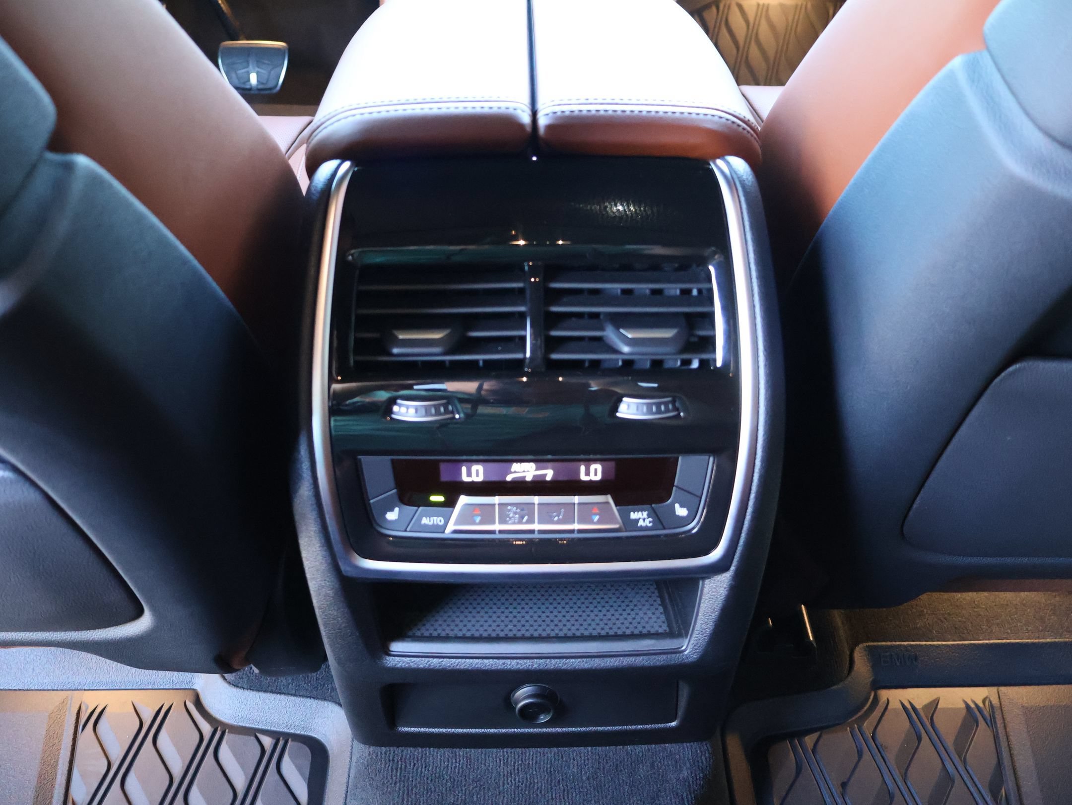Used 2026 Dravit Grey Metallic BMW M60i image 26