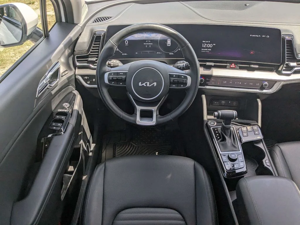 Used 2025 White Kia SX-Prestige image 16