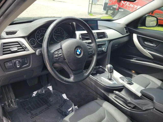 Used 2018 Black BMW 320i xDrive image 16