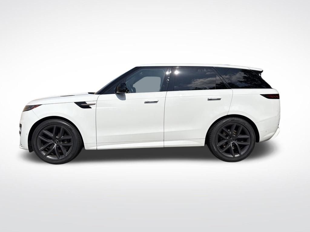 Used 2023 White Land Rover SE Dynamic image 4