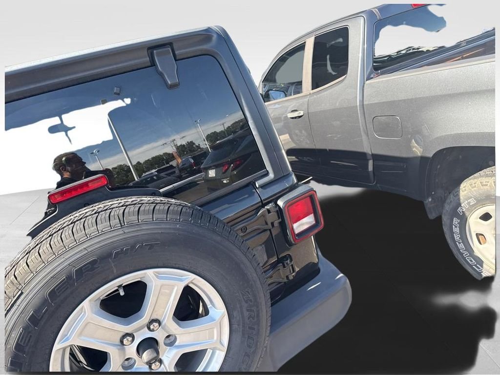 Used 2018 Black Jeep Sport S image 13