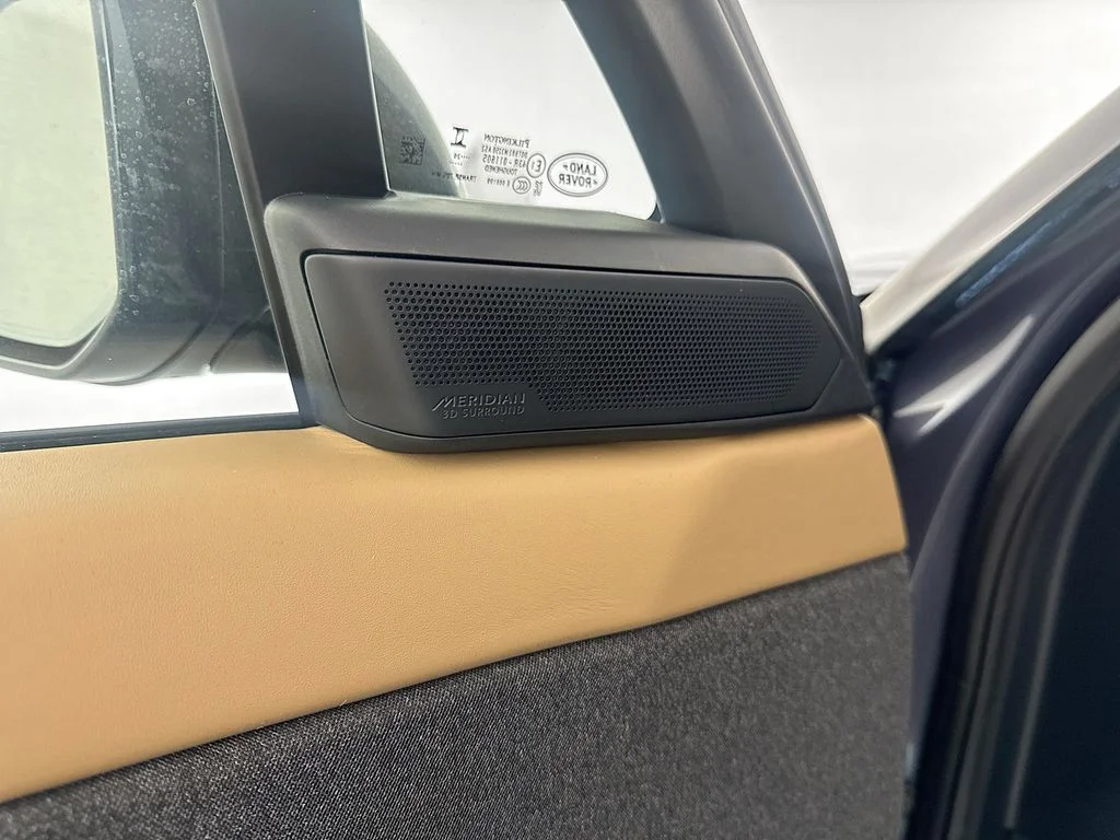 New 2026 Varesine Blue Land Rover Dynamic SE image 19